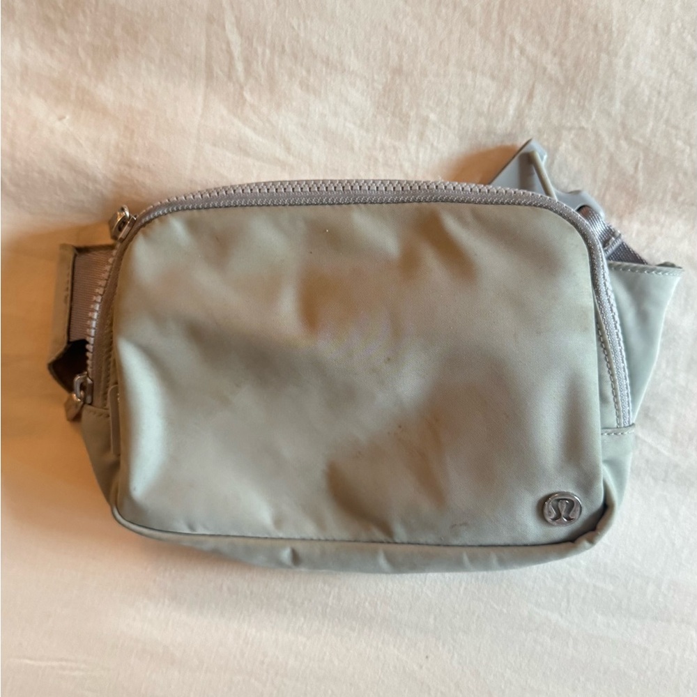 lululemon athletica Large Light Gray Belt Bag - Picture 2 of 8